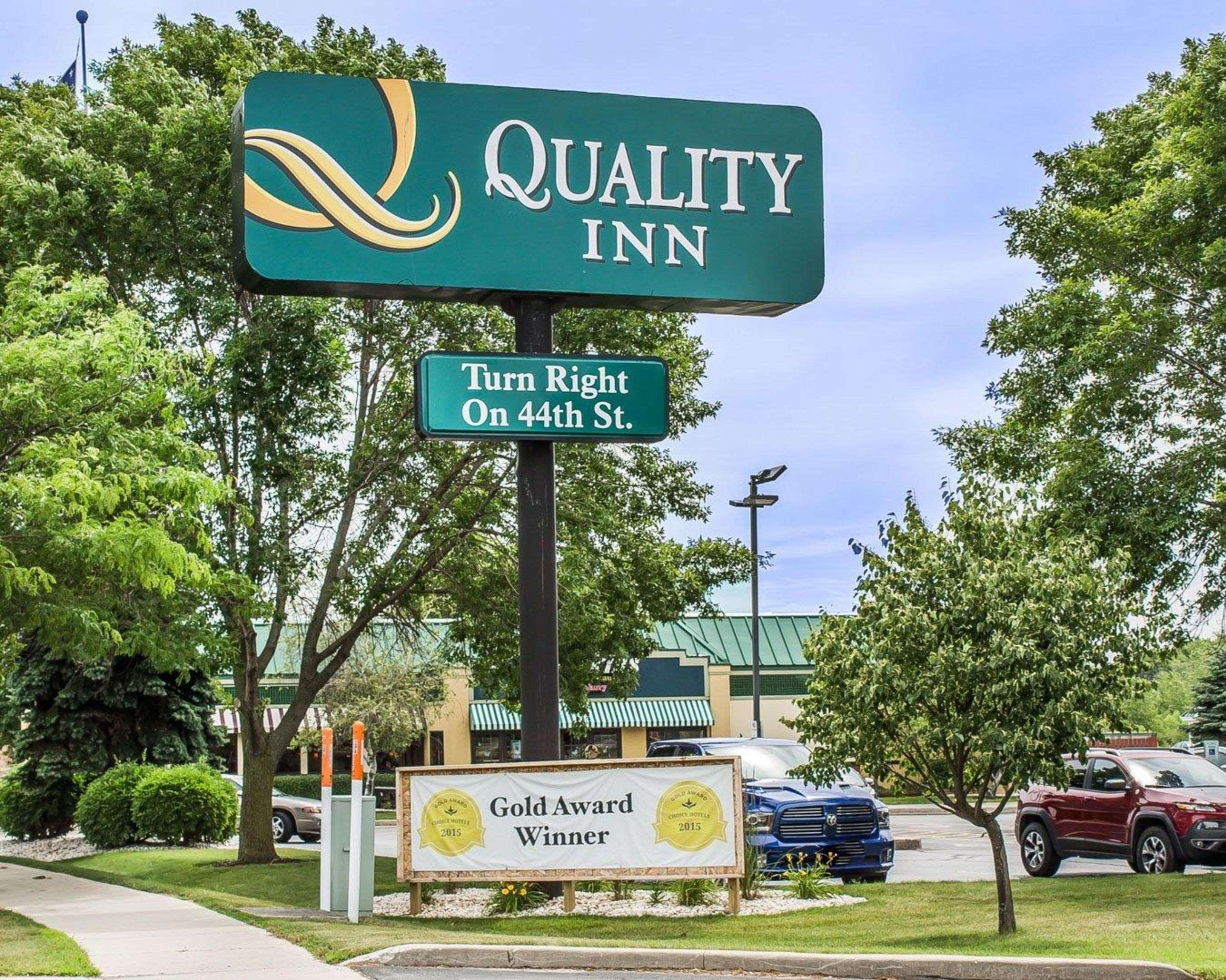 Quality Inn Manitowoc Exterior photo
